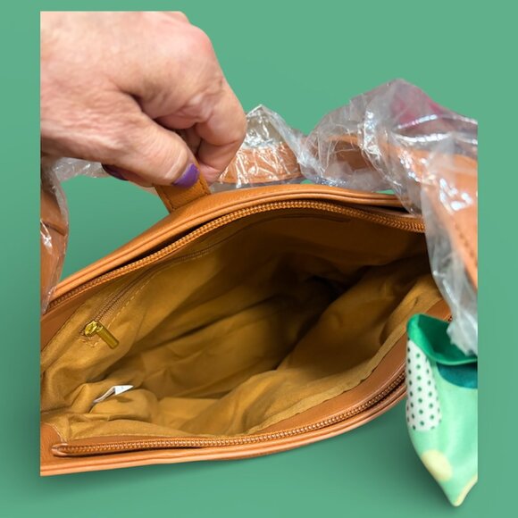 TAN HOBO BAG DOUBLES AS A TABLET BAG NWT - Picture 5 of 6